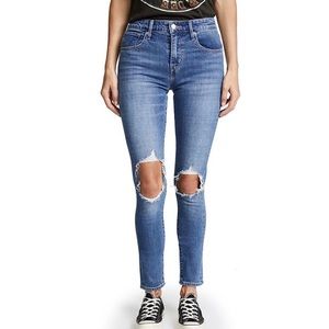 Levi’s 721 high rise skinny jeans ripped knees in medium wash size 26